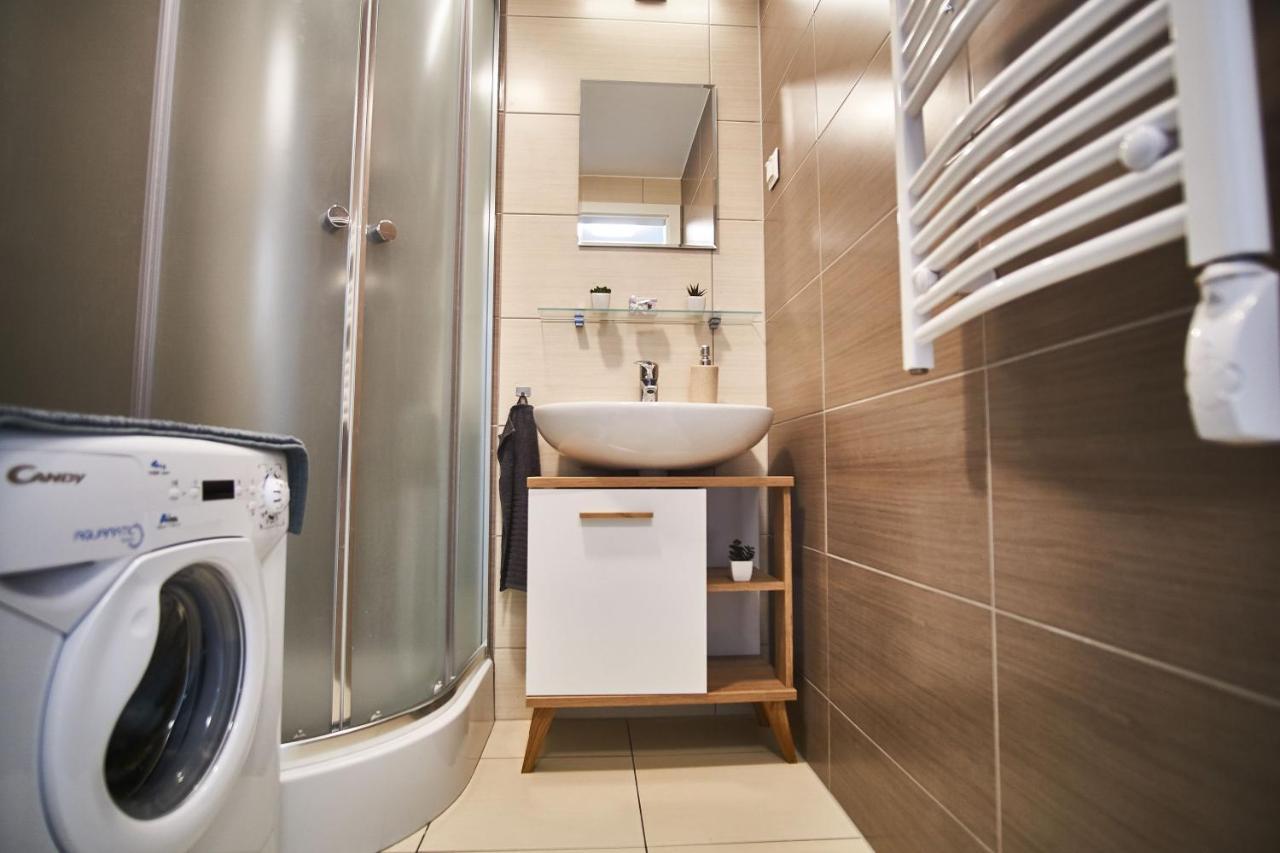 Catamaran Apartments - Hostaid Сиофок Екстериор снимка