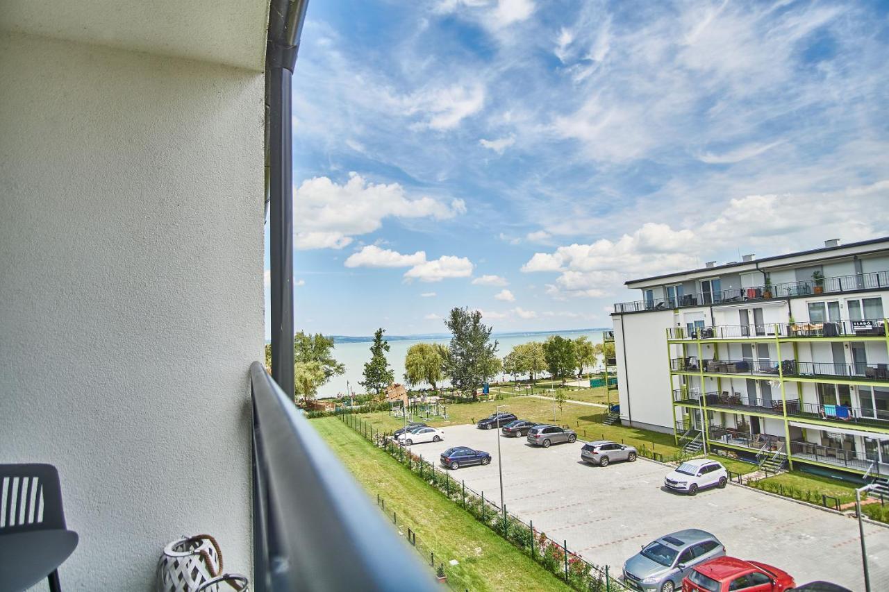 Catamaran Apartments - Hostaid Сиофок Екстериор снимка