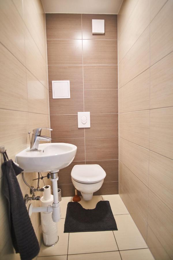 Catamaran Apartments - Hostaid Сиофок Екстериор снимка