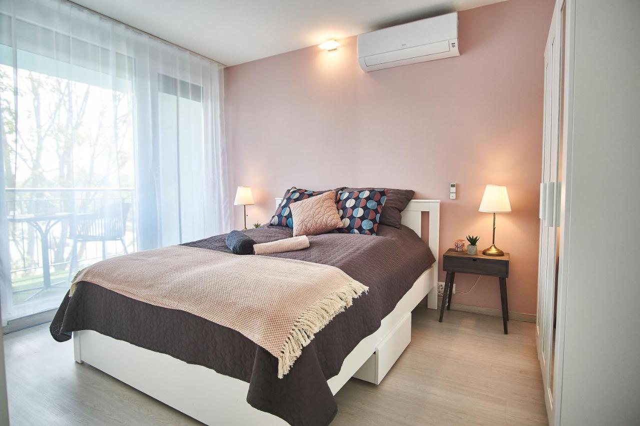 Catamaran Apartments - Hostaid Сиофок Екстериор снимка